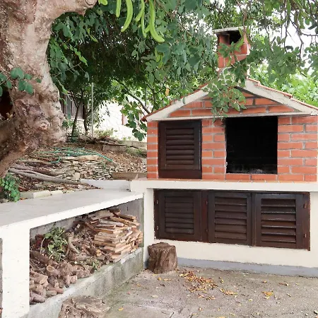 Jure By Interhome 公寓 *