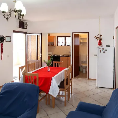 Jure By Interhome 公寓 *