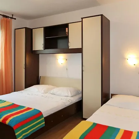 Apartamento Jure By Interhome